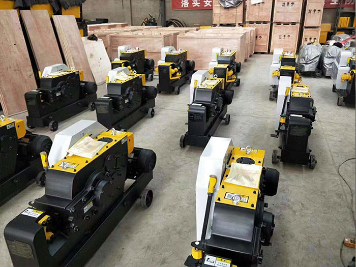 Máquina de alisarse y cortar la barra de acero